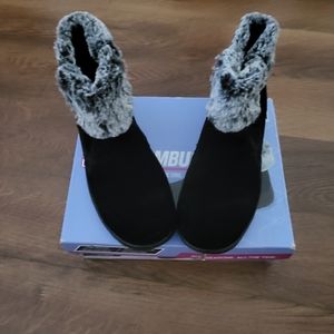 KHOMBU women Jessica style memory foam ankle boot, size 10